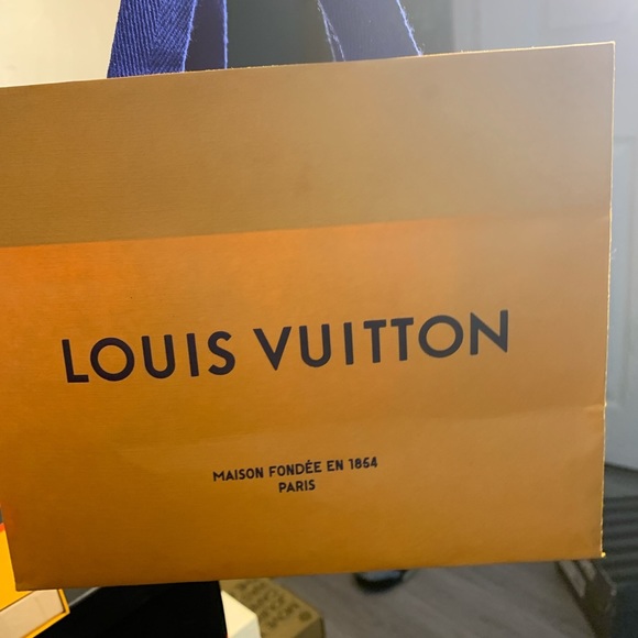 Louis vuttion bracelet authentic - Picture 3 of 4
